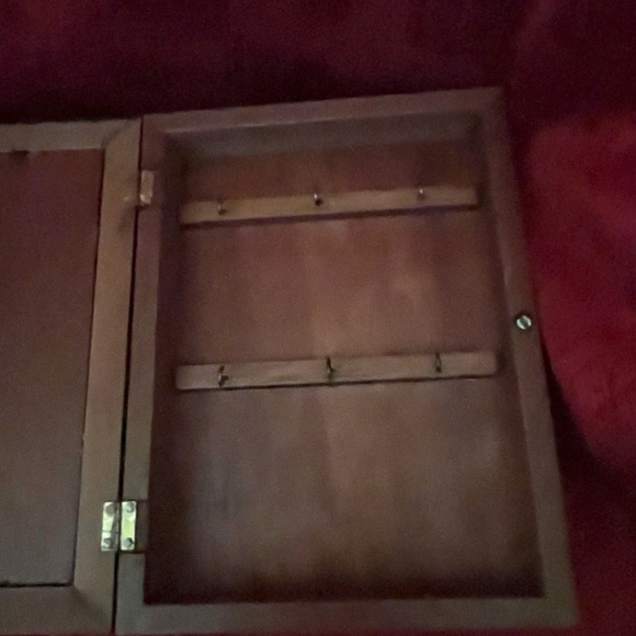 Vintage brown wooden key box, cabinet with vintage botanical floral print - Picture 8 of 16